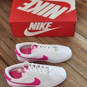 NEW Nike Cortez Leather Youth Size 7/Women's Size 8.5 Pink & White Sneakers